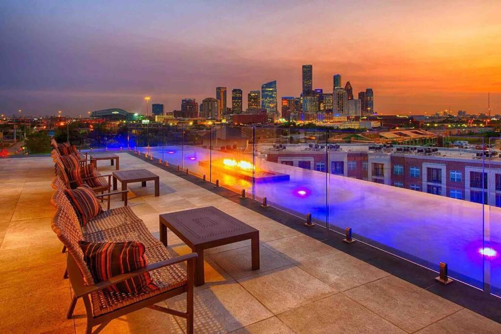 Downtown Living 1Br W/ Free Parking Garage Apartment Houston Ngoại thất bức ảnh